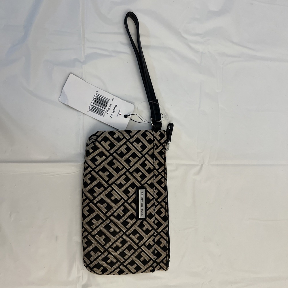 Tommy Hilfiger Wristlet Black Tan Logo Fabric 8" Womens Wallet‎ Clutch NWT